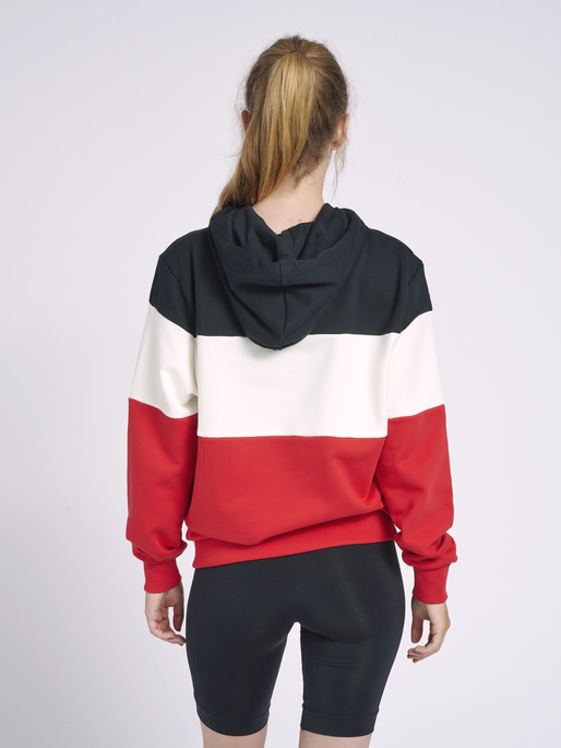hmlLGC MUSA HOODIE, TRUE RED, model