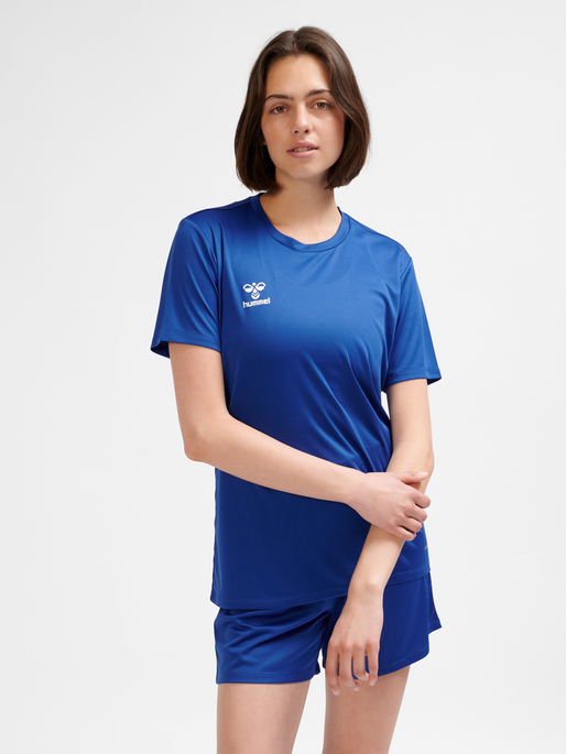 hmlESSENTIAL JERSEY S/S WOMAN, TRUE BLUE, model