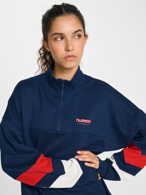 hmlOVERSIZED HALFZIP SPORTSWEAR, DRESS BLUES, model