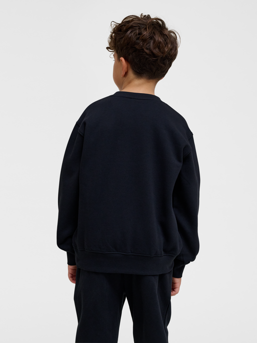 hmlCLEAN SWEATSHIRT, BLACK, model