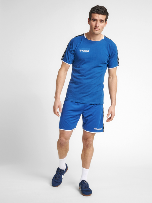 hmlAUTHENTIC TRAINING TEE, TRUE BLUE, model