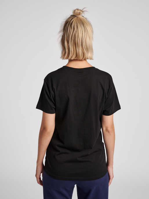 HMLGO COTTON LOGO T-SHIRT WOMAN S/S, BLACK, model