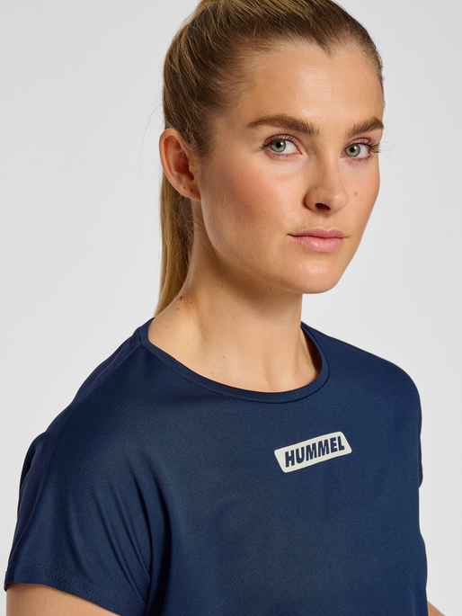 hmlTE TOLA LOOSE T-SHIRT, INSIGNIA BLUE, model