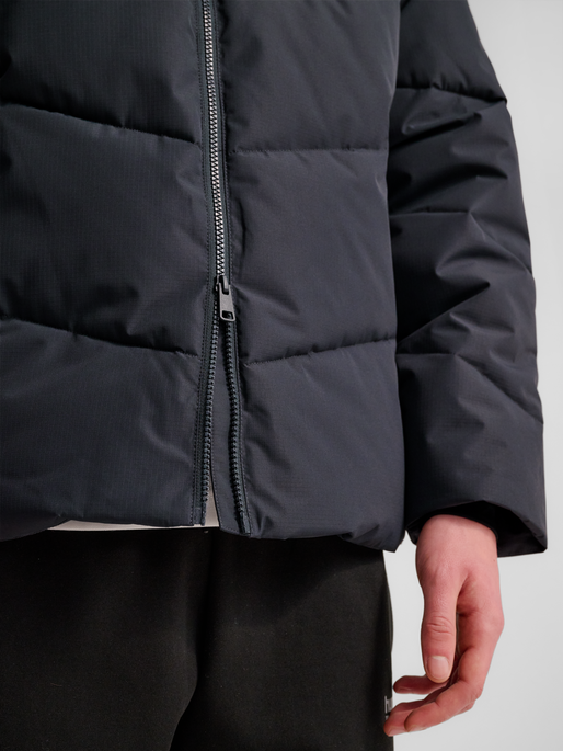hmlSHORT  PUFFER JACKET, EBONY, model