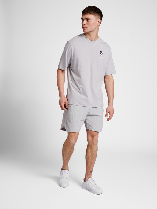 hmlLGC TRAVIS WOVEN SHORTS, HARBOR MIST, model