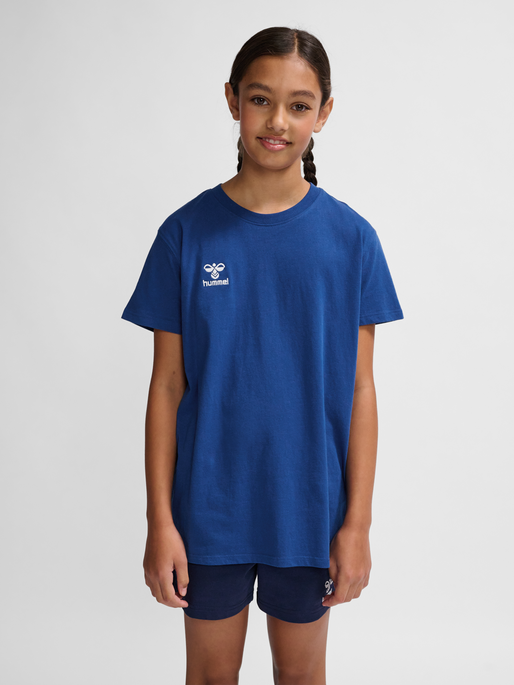 hmlGO 2.0 T-SHIRT S/S KIDS, TRUE BLUE, model