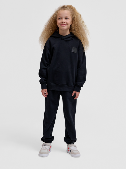 hmlCLEAN HOODIE, BLACK, model