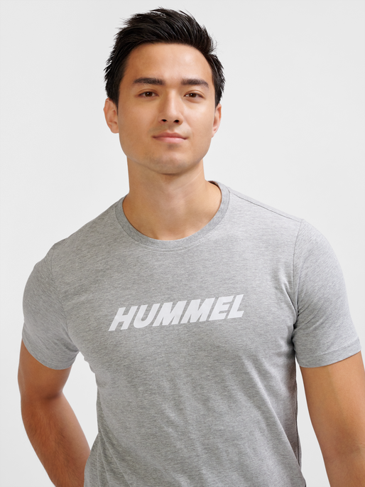 hmlELEMENTAL LOGO COTTON TEE, GREY MELANGE, model