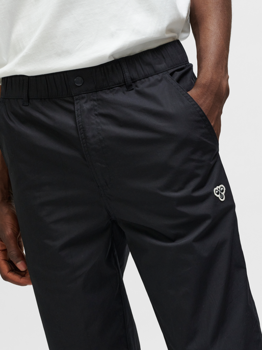 hmlCHINO PANT BEE, BLACK, model