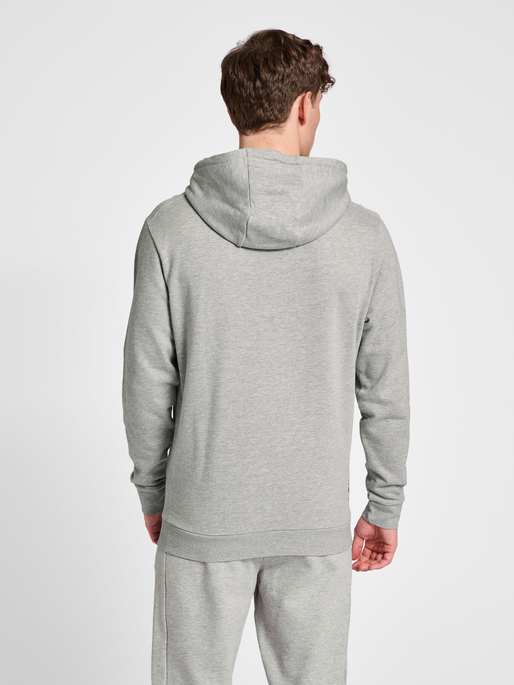 hmlOFFGRID HOODIE, 1960, model