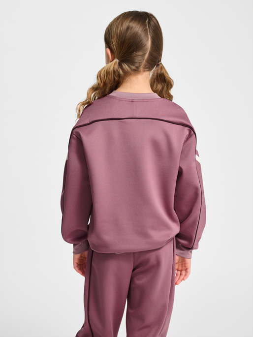 hmlJR INTERLOCK CREWNECK, WISTFUL MAUVE, model