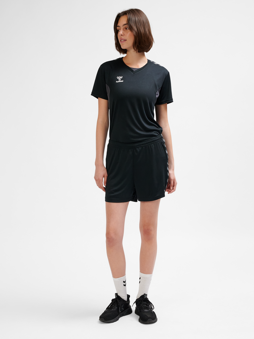 hmlAUTHENTIC PL SHORTS WOMAN, BLACK, model