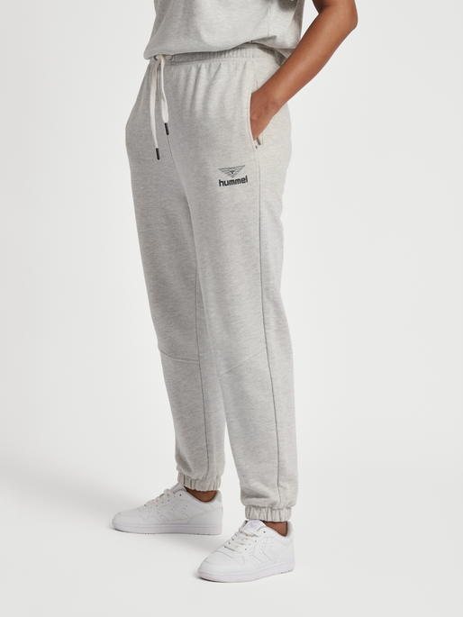 hmlHIVE LUCAS SWEATPANTS, GREY MELANGE, model