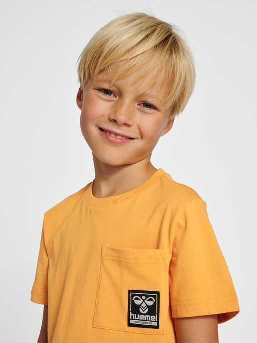 hmlROCK T-SHIRT S/S, 3773, model