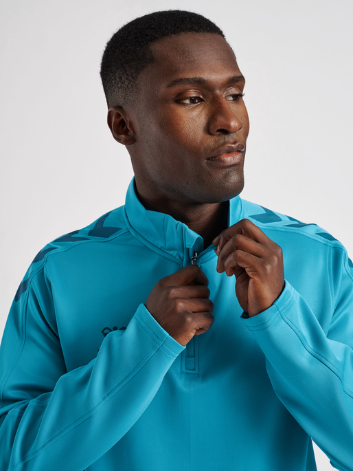 hmlCORE XK HALF ZIP POLY SWEAT, BLUE DANUBE, model