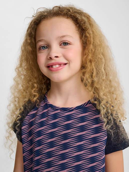 hmlJR MIX T-SHIRT S/S, WISTFUL MAUVE, model