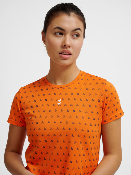 hmlFAST WORKOUT W T-SHIRT S/S, DUSTY ORANGE, model