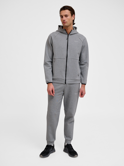 hmlTECH FLEECE REGULAR PANTS, GREY MELANGE, model