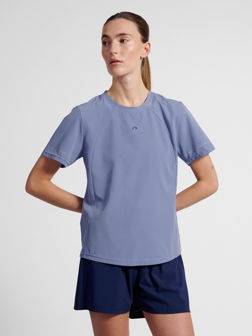 nwlBREATHE W T-SHIRT, ACTIVE BLUE, model