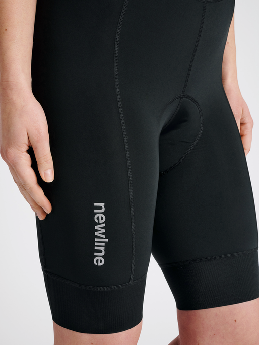 WOMENS CORE BIKE PANEL BIB SHORTS, BLACK/WHITE, model