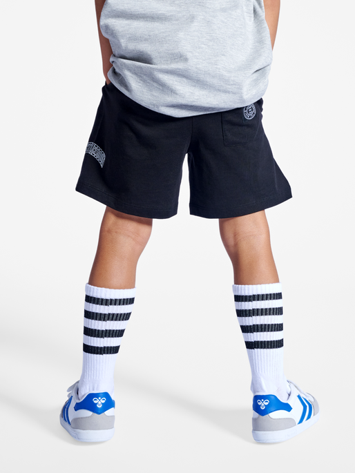 stmOCEAN SHORTS, 2001, model