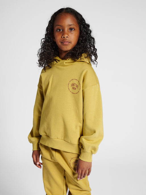 stsLUNA HOODIE, ANTIQUE GOLD, model