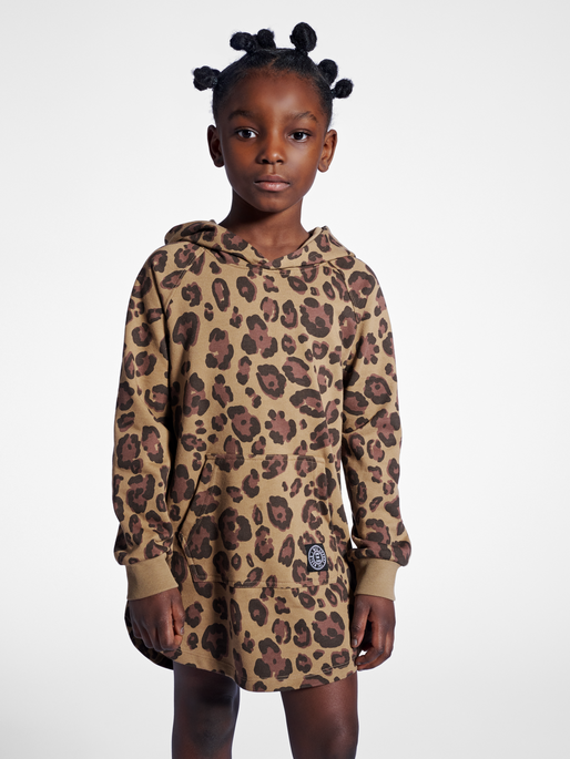 stmEASTWOOD HOODIE, SEPIA TINT, model