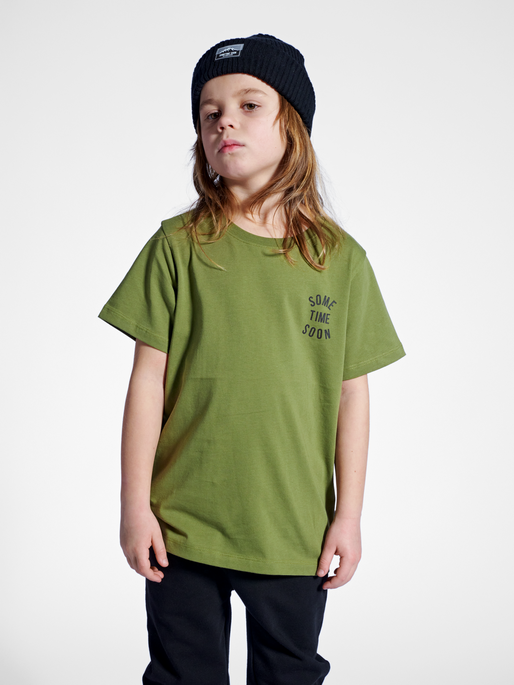 stmREVOLUTION T-SHIRT S/S, OLIVE BRANCH, model