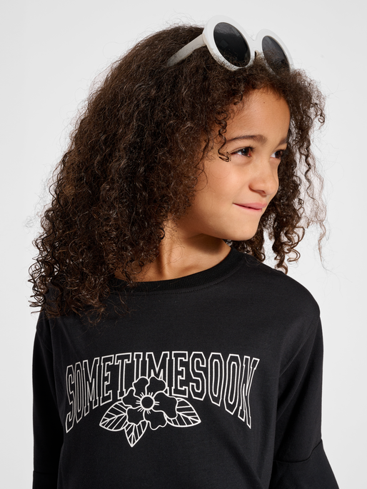 stsDEBBIE T-SHIRT S/S, BLACK, model