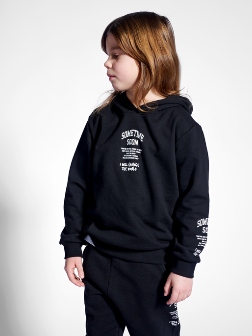 stmDIMAS HOODIE, BLACK, model